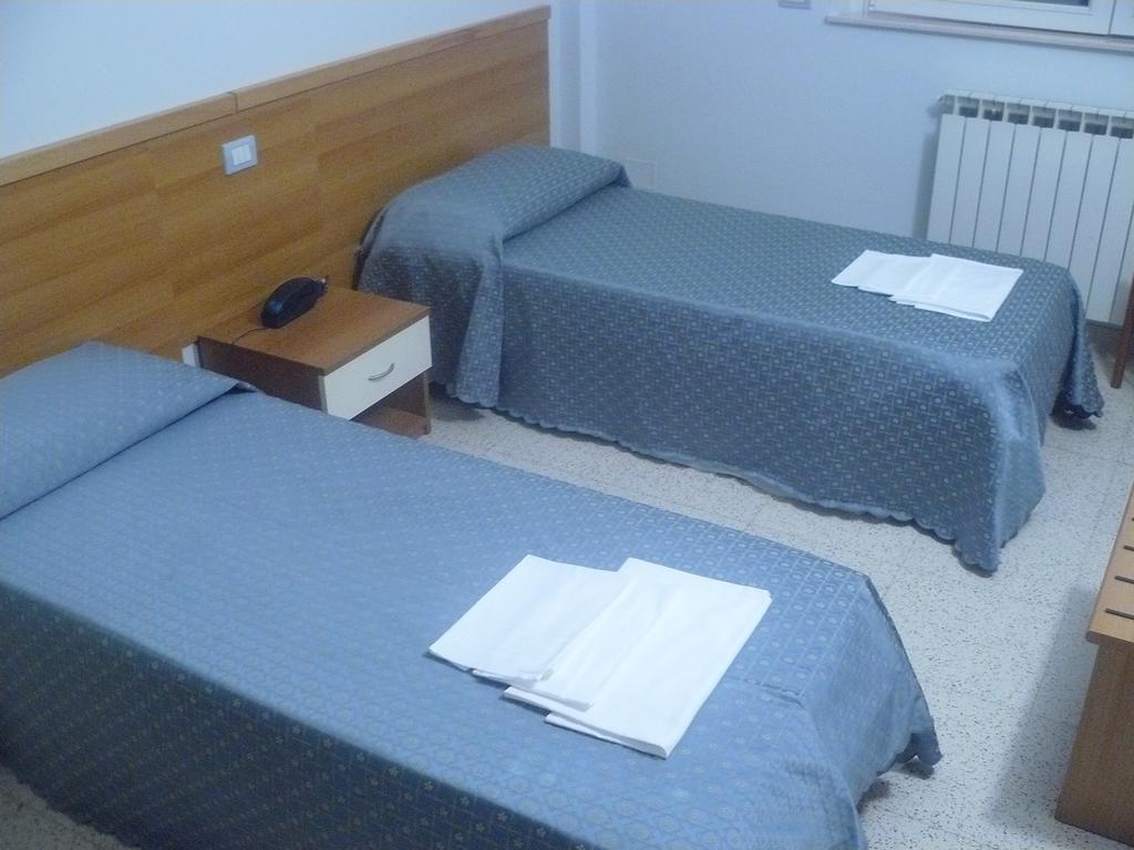Casa Religiosa Di Ospitalita Nazareno Hotel Spoleto Kamer foto