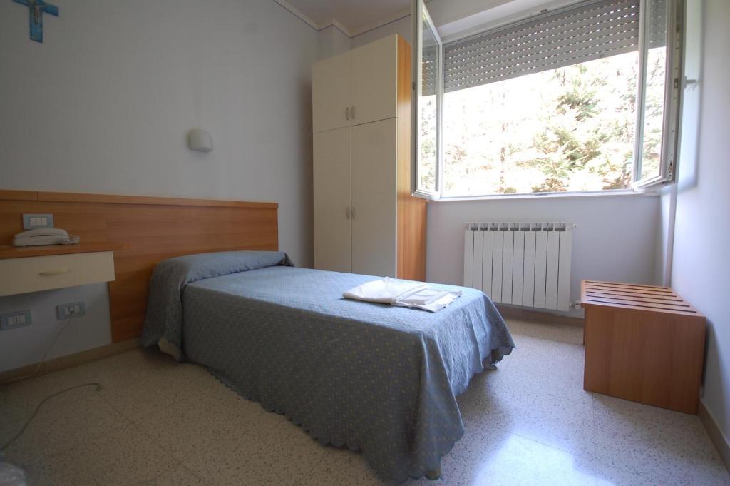 Casa Religiosa Di Ospitalita Nazareno Hotel Spoleto Kamer foto