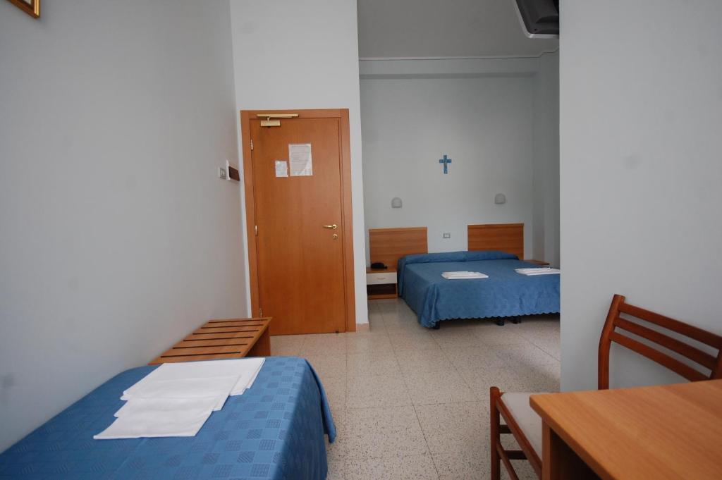 Casa Religiosa Di Ospitalita Nazareno Hotel Spoleto Kamer foto