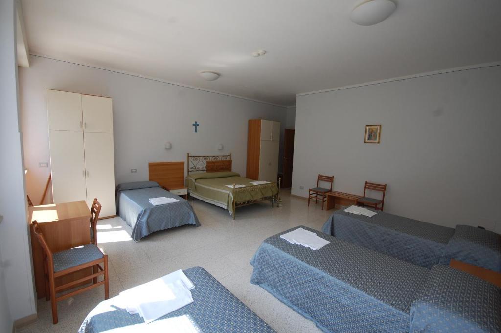 Casa Religiosa Di Ospitalita Nazareno Hotel Spoleto Kamer foto