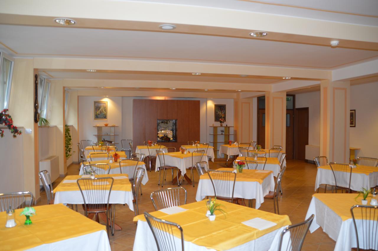 Casa Religiosa Di Ospitalita Nazareno Hotel Spoleto Buitenkant foto